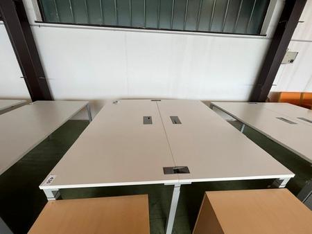 Doppelarbeitsplatz bestehend aus 2 Schreibtischen je 160x80 cm Doppelarbeitsplatz bestehend aus 2 Schreibtischen je 160x80 cm