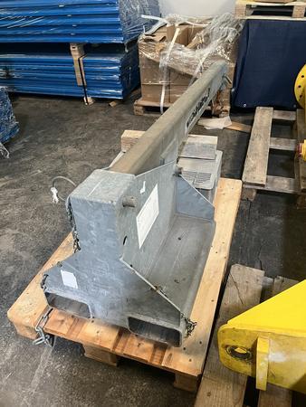Teleskop-Lader 2,5 Fabrikat Bauer Typ KTH 205, Eigengewicht 239 kg, Tragf�higkeit 2500 kg, Ma�e 55 x 56 x 215 cm, mechanisch verstellbar, ca. 3500 mm, Winkel verstellbar bis 45 Grad