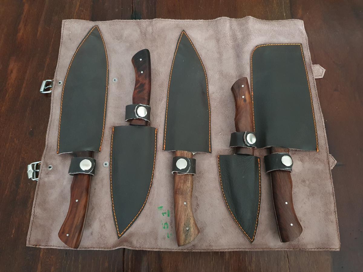 Kochset mit 5 Damast-Messer und brauner Lederrolle?d=2026-05-13 13:29:11