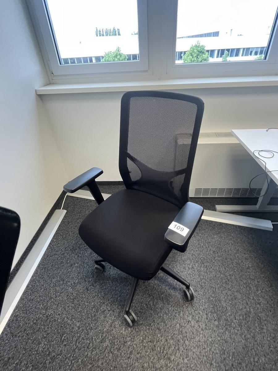 B&uuml;rodrehstuhl mit Armlehne Narbutas?d=2026-05-13 13:37:27