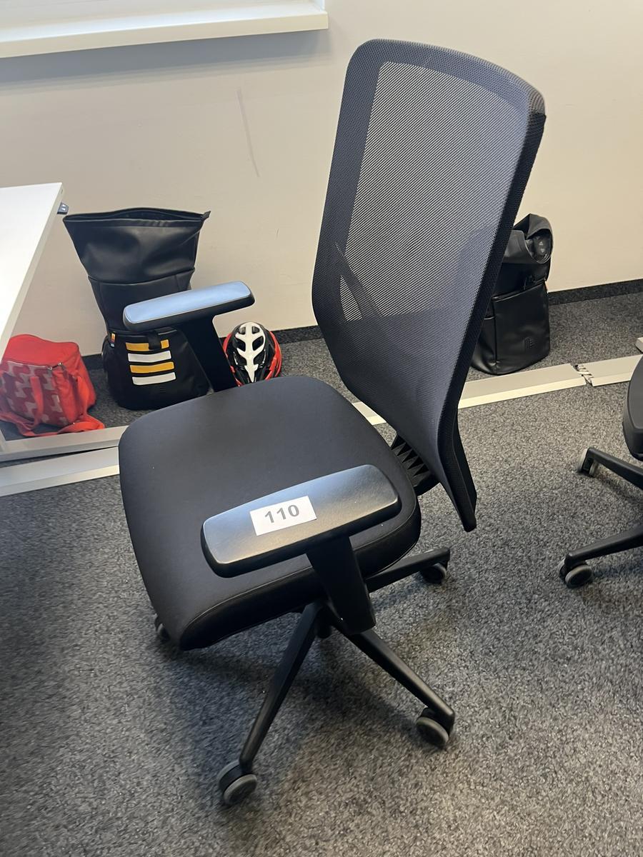 B&uuml;rodrehstuhl mit Armlehne Narbutas