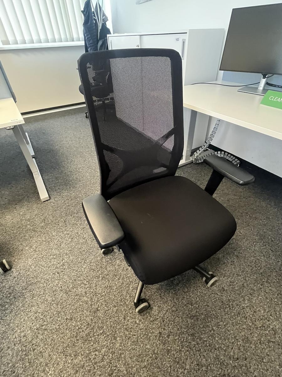B&uuml;rodrehstuhl mit Armlehne Narbutas?d=2026-05-13 13:37:17