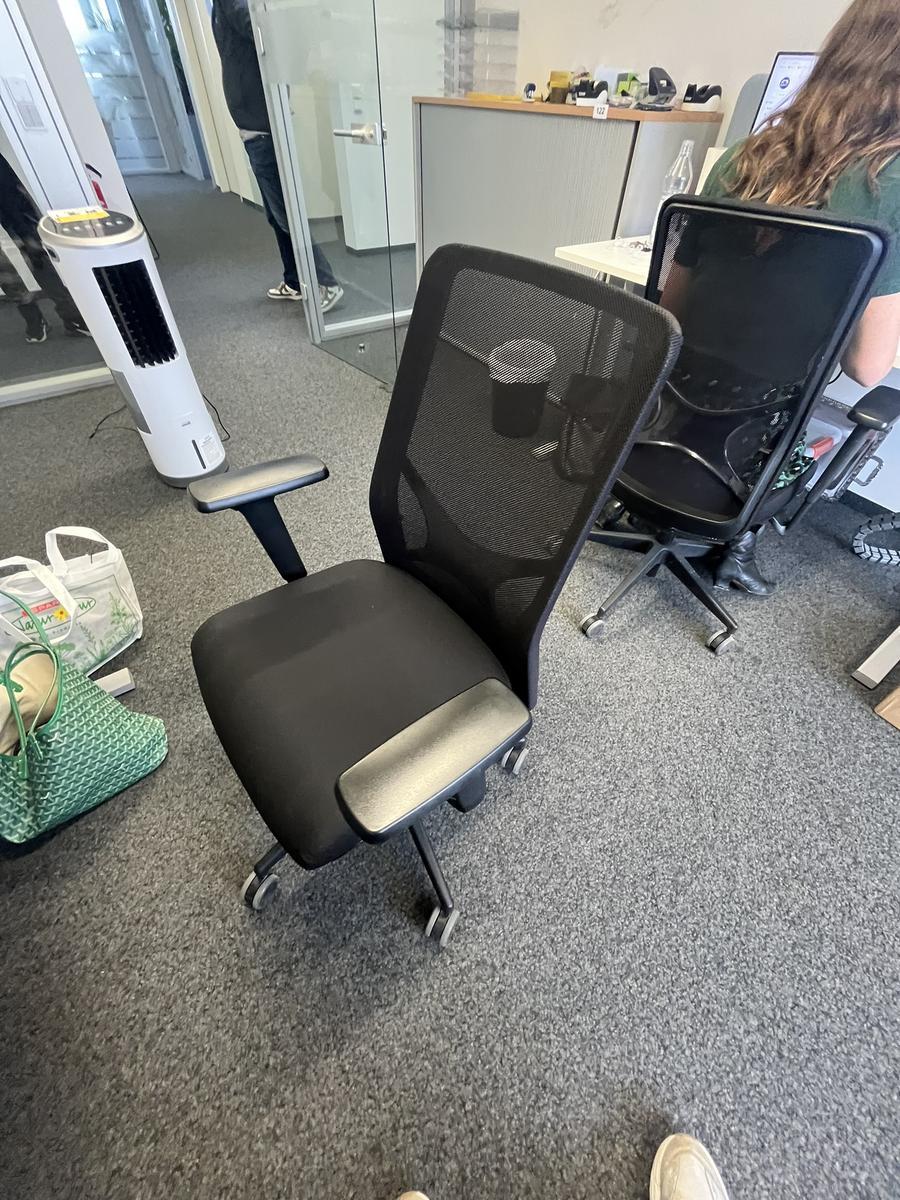 B&uuml;rodrehstuhl mit Armlehne Narbutas