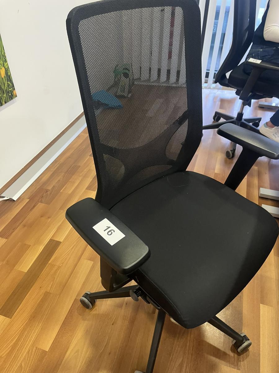 B&uuml;rodrehstuhl mit Armlehne Narbutas?d=2026-05-13 13:29:36