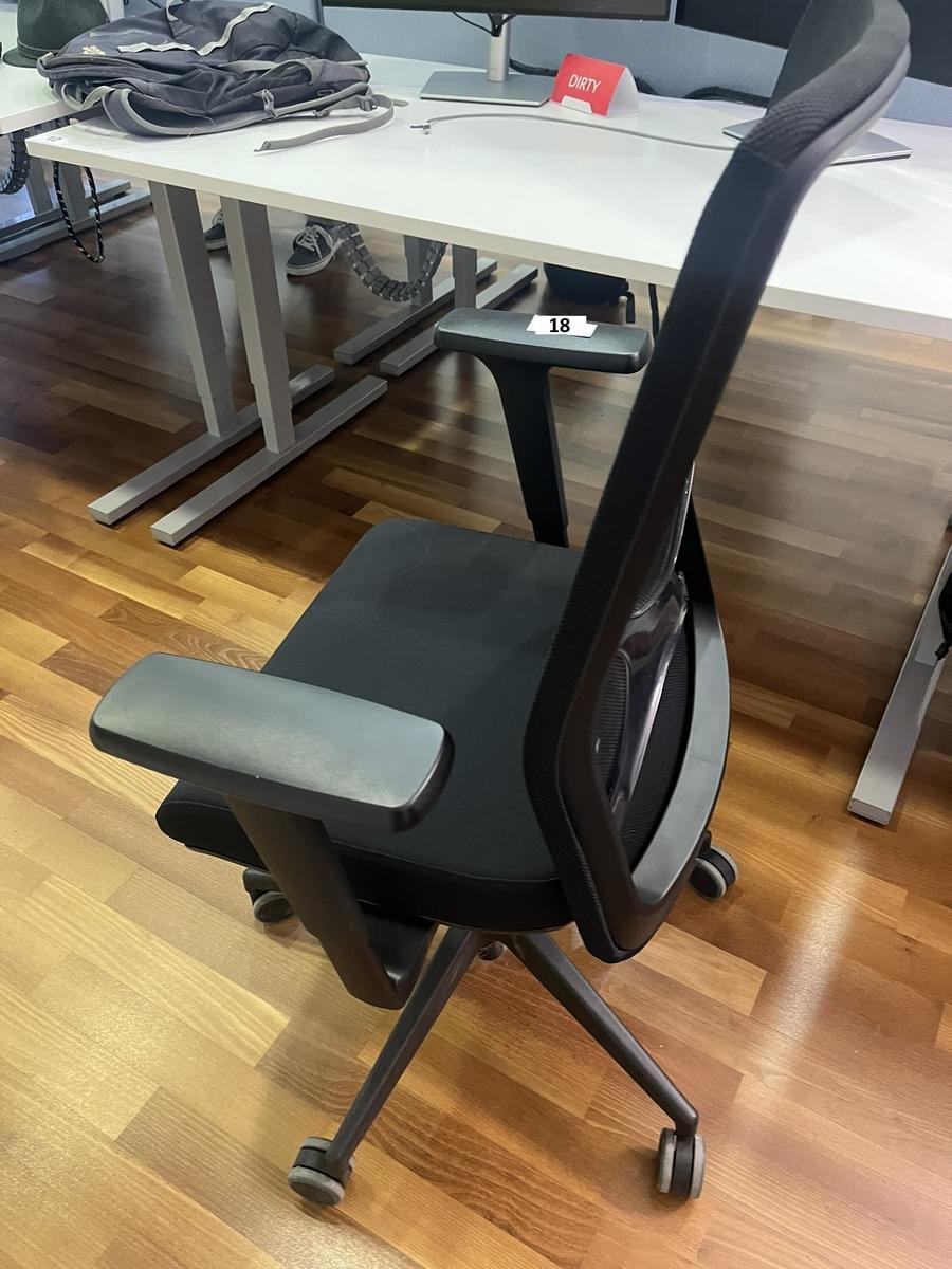 B&uuml;rodrehstuhl mit Armlehne Narbutas