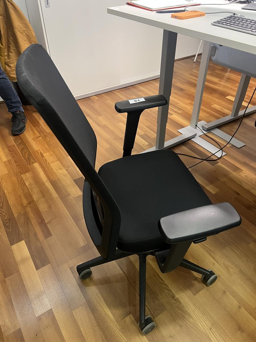 B&uuml;rodrehstuhl mit Armlehne Narbutas