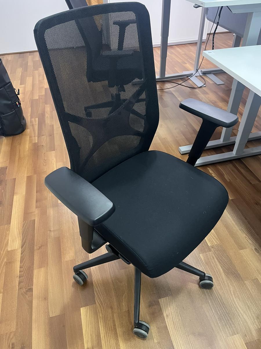 B&uuml;rodrehstuhl mit Armlehne Narbutas