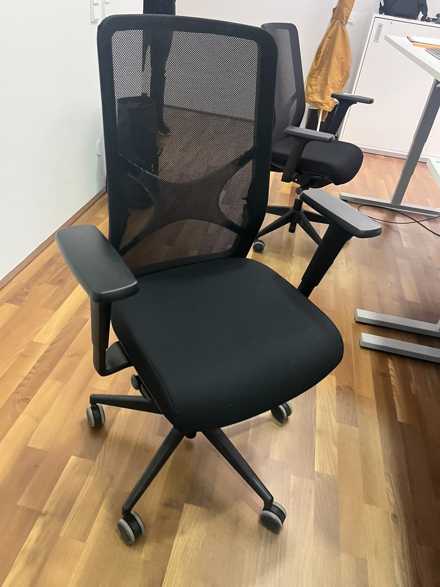 B&uuml;rodrehstuhl mit Armlehne Narbutas
