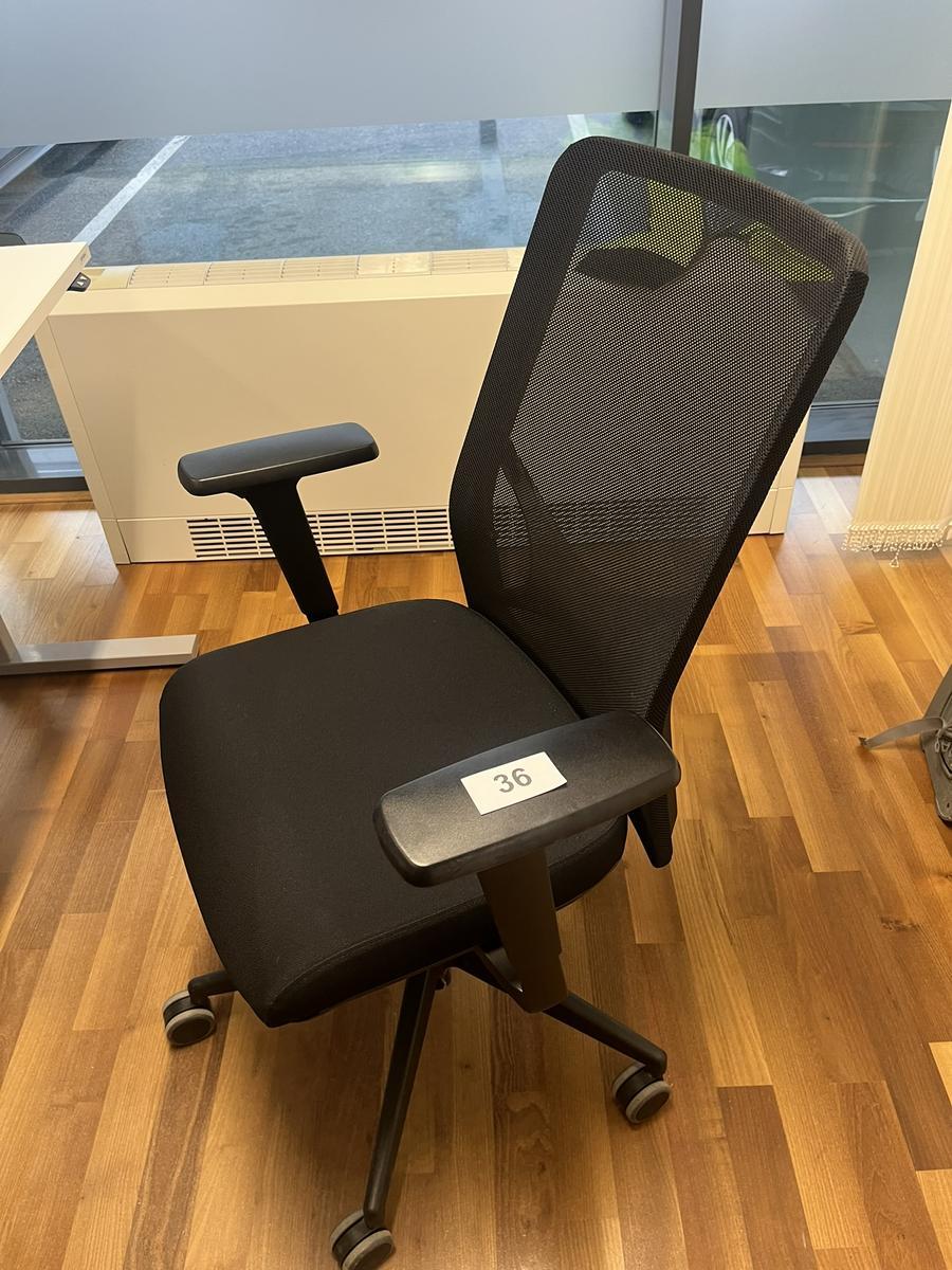 B&uuml;rodrehstuhl mit Armlehne Narbutas