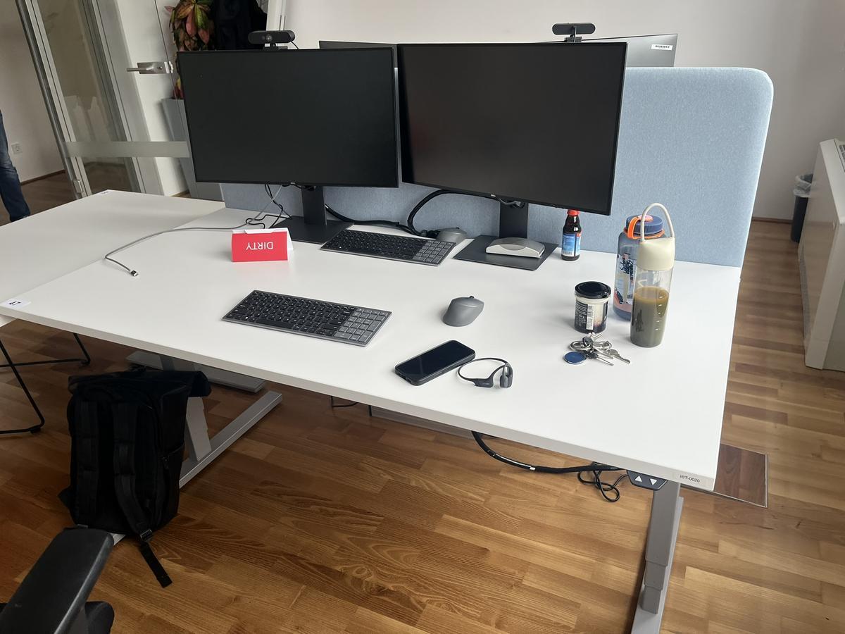 Schreibtisch elektrisch h&ouml;henverstellbar 160x80 cm Narbutas