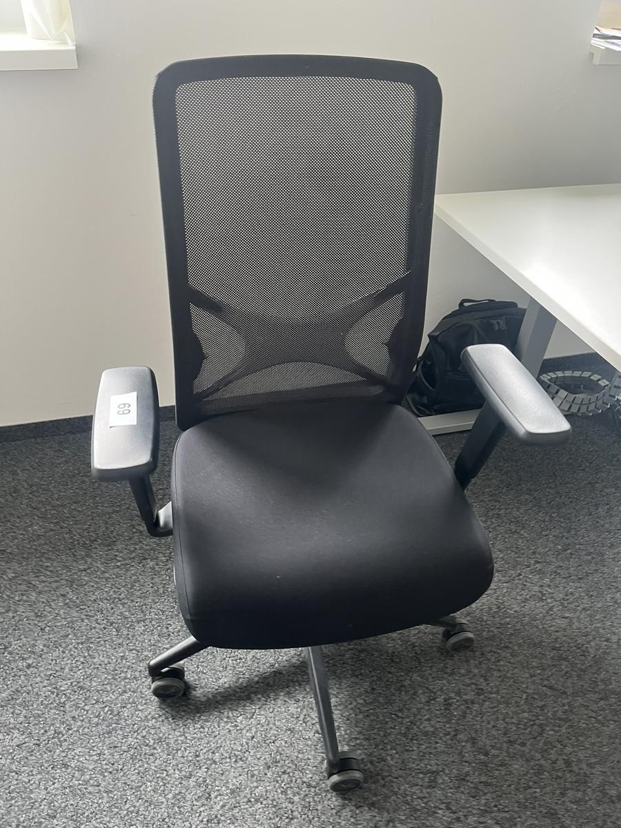 B&uuml;rodrehstuhl mit Armlehne Narbutas