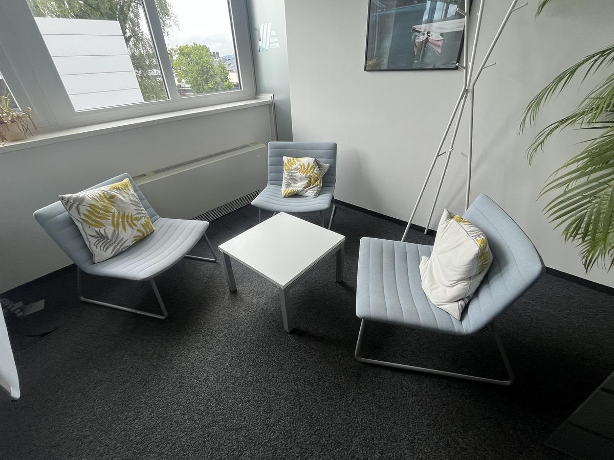 Sitzgruppe 4 teilig Tisch ca. 60x60 cm?d=2026-05-13 13:29:15