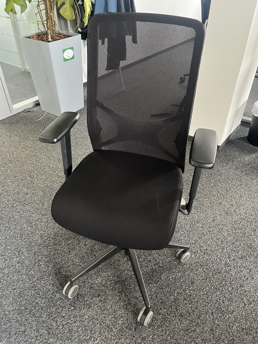 B&uuml;rodrehstuhl mit Armlehne Narbutas?d=2026-05-13 13:37:27