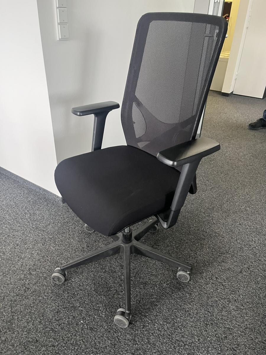 B&uuml;rodrehstuhl mit Armlehne Narbutas