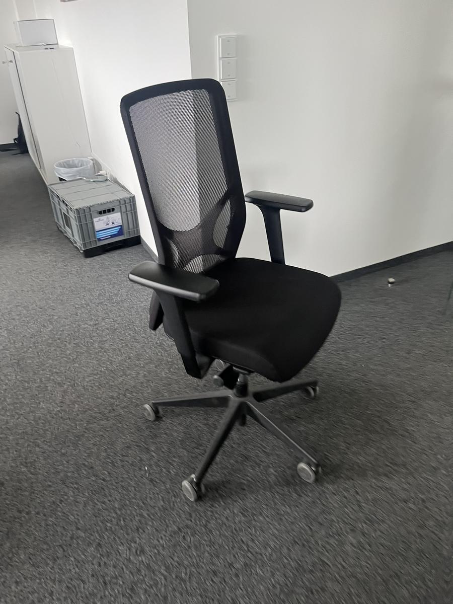 B&uuml;rodrehstuhl mit Armlehne Narbutas?d=2026-05-13 13:37:16