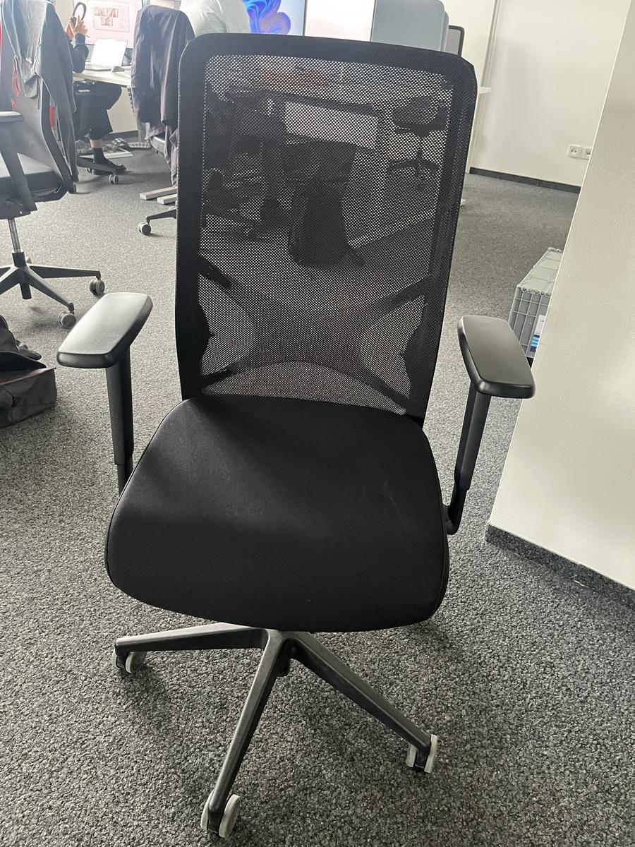 B&uuml;rodrehstuhl mit Armlehne Narbutas