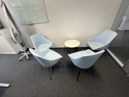 Besprechungstisch mit 4 Designerst�hlen drehbar