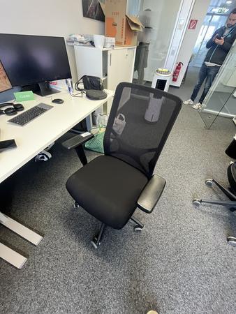 B�rodrehstuhl mit Armlehne Narbutas