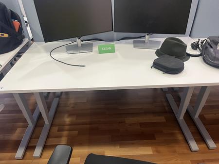 Schreibtisch elektrisch h�henverstellbar 160x80 cm Narbutas