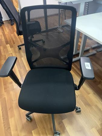 B�rodrehstuhl mit Armlehne Narbutas