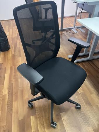 B�rodrehstuhl mit Armlehne Narbutas
