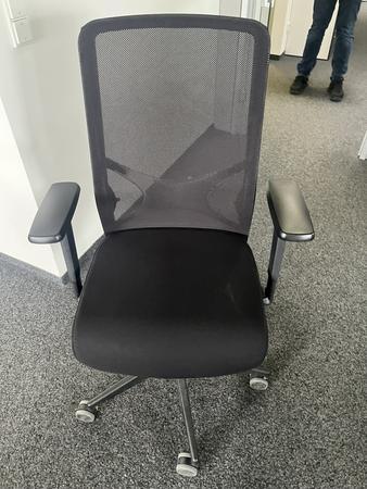 B�rodrehstuhl mit Armlehne Narbutas