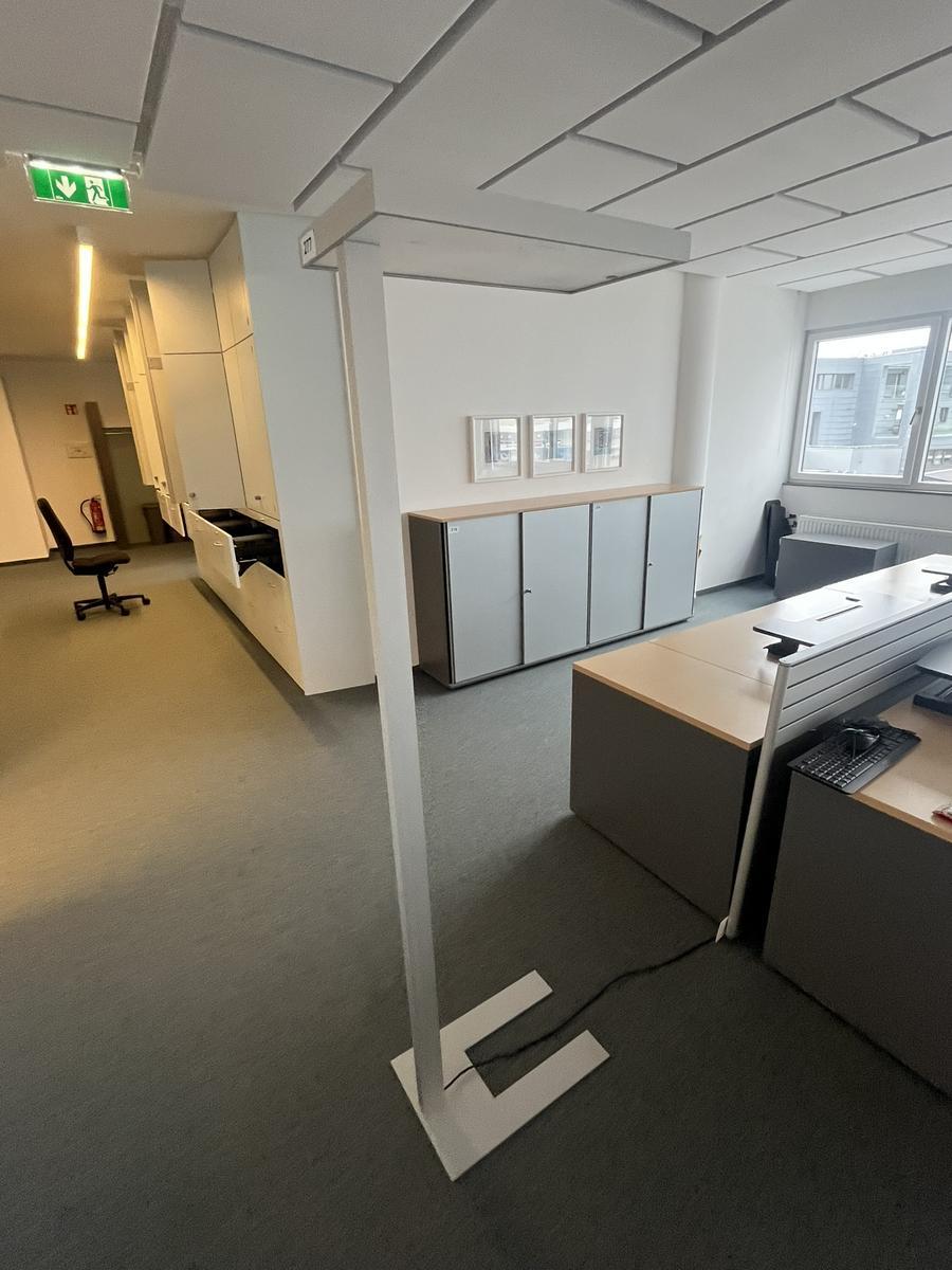 MoltoLuce B&uuml;rostehleuchte ca.60x32x195 cm?d=2026-05-13 13:32:05