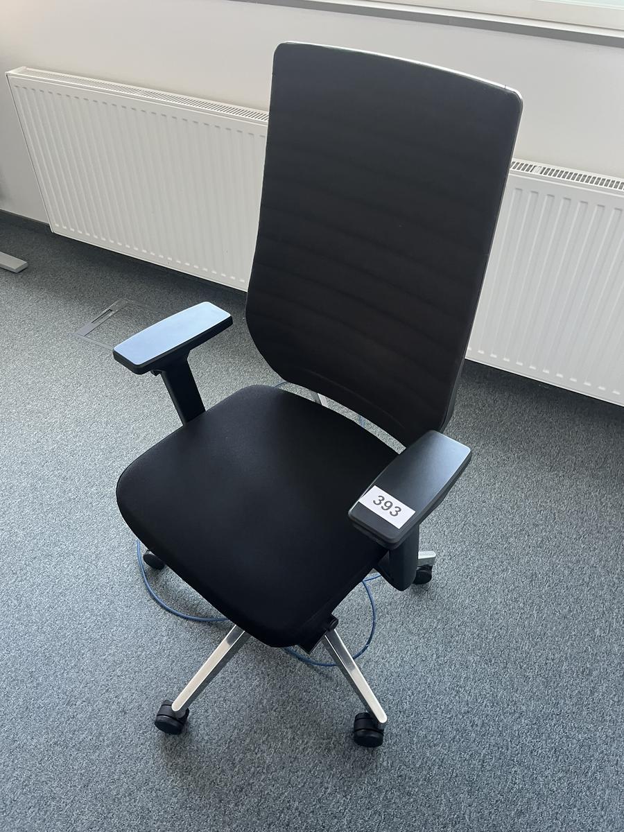 B&uuml;rodrehstuhl mit Armlehne?d=2026-05-13 13:34:36