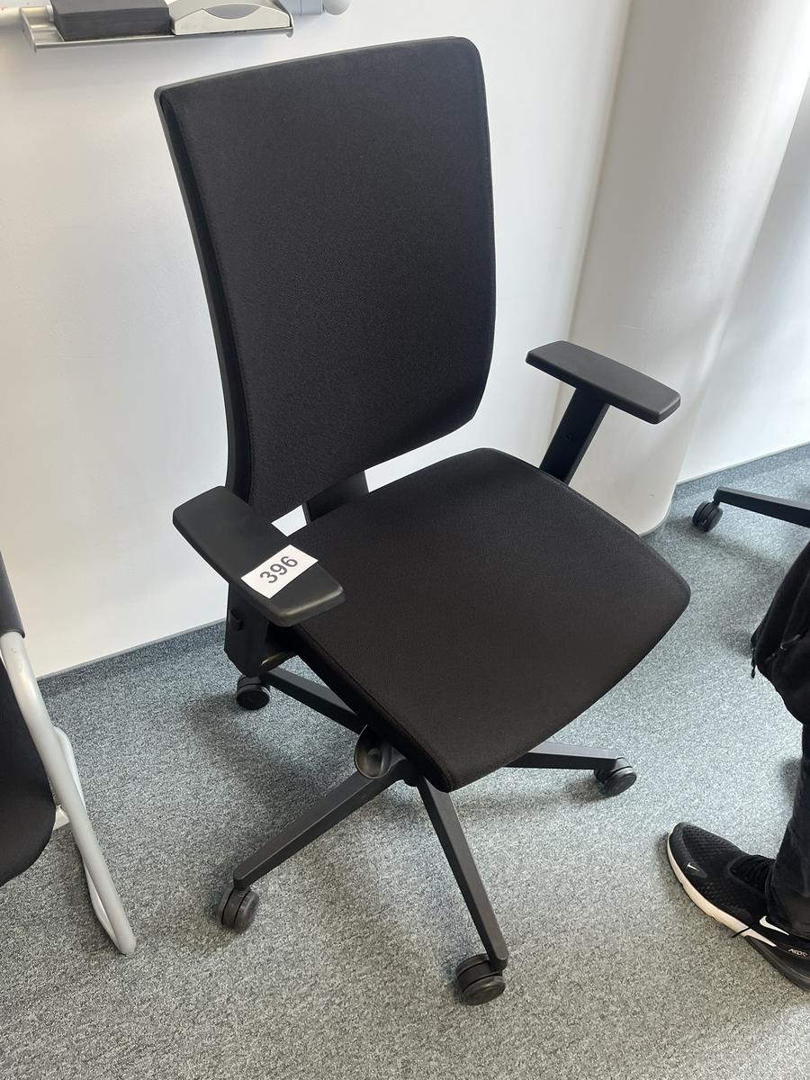 B&uuml;rodrehstuhl mit Armlehne?d=2026-05-13 13:34:32