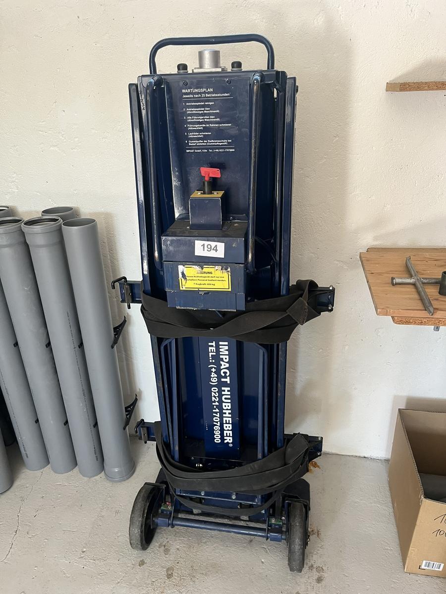 Impact Hubheber Type IHH 500, Tragkraft 650 kg mit Rundauflage, verl&auml;ngerte Schaufel und Transportplateau, mit Ladeger&auml;t, Batterie zu tauschen?d=2026-05-21 00:39:58