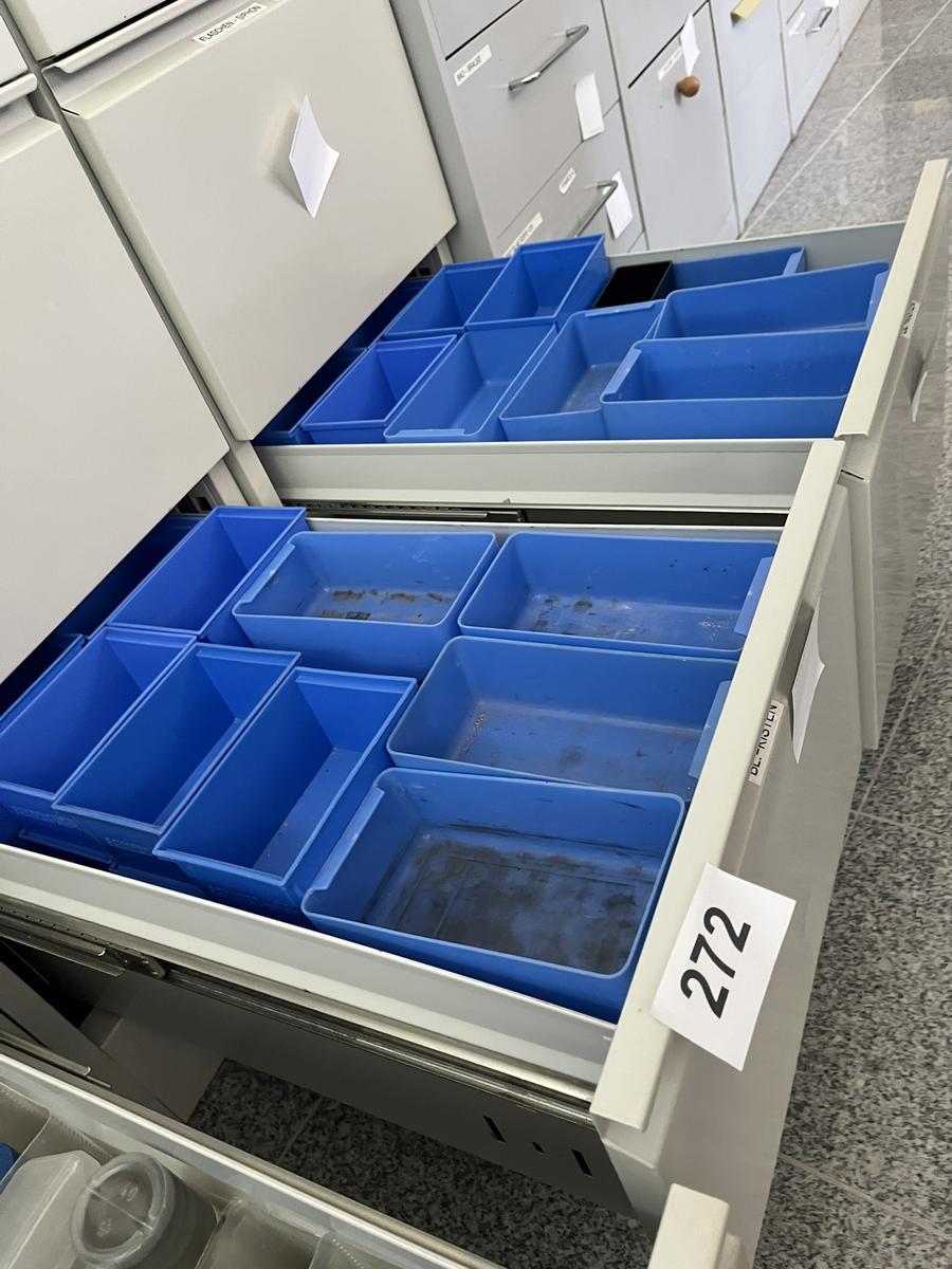3 Laden mit Ersatzteilboxen?d=2026-05-21 00:39:34