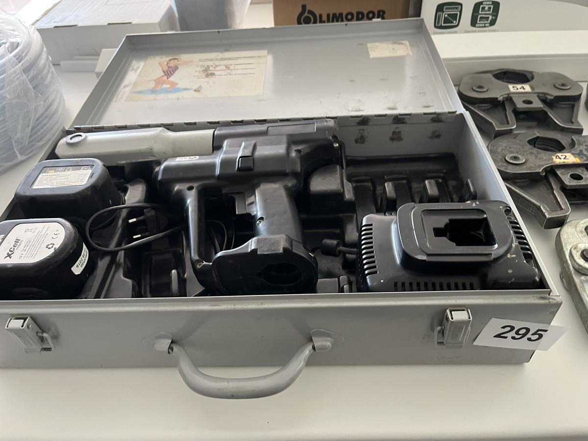 Pressmaschine Jupiter-Rems, 2 Akkus und Ladeger&auml;t inkl. Pressbacken f&uuml;r Kupferrohr, 15 - 54 mm und Pressbacken f&uuml;r Mehrschichtverbundrohr U-Kontur 16 - 40 mm?d=2026-05-21 00:44:10