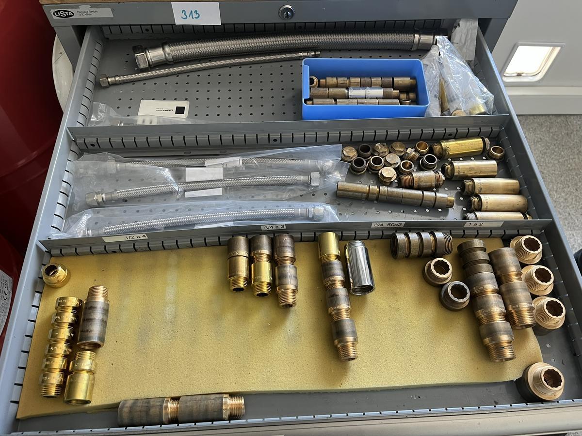 Kompletter Bestand an 7 Laden mit Messing-Rohrgewindefittingen (siehe Fotos)