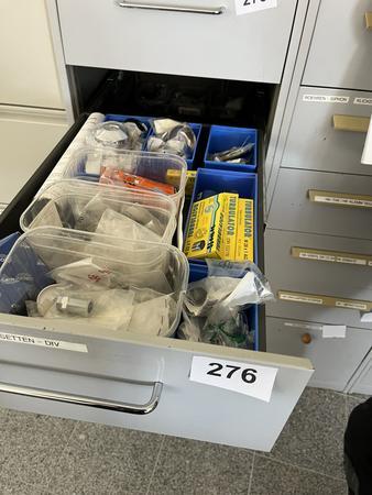 Ladeninhalt an Sanitärrosetten, Luftsprudlerperlatoren Ladeninhalt an Sanitärrosetten, Luftsprudlerperlatoren