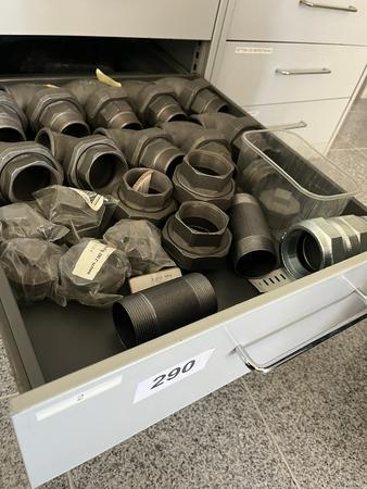 Ladeninhalt mit Bogenmaterial, Winkelholländer, Rohrnippel, Gebo-Verschraubung Ladeninhalt mit Bogenmaterial, Winkelholländer, Rohrnippel, Gebo-Verschraubung