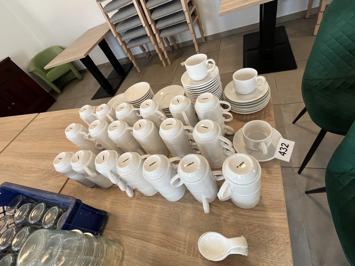 ca. 60 Stk. Kaffeetassen + div. Untersetzer?d=2026-05-28 20:33:13