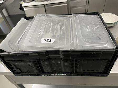 1 Box mit GN-Kunststoffdeckeln, div. Größen 1 Box mit GN-Kunststoffdeckeln, div. Größen