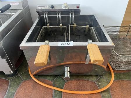 Doppelfritteuse ca 44 x 42 x 30 cm, 3900 W, 380 V Doppelfritteuse ca 44 x 42 x 30 cm, 3900 W, 380 V