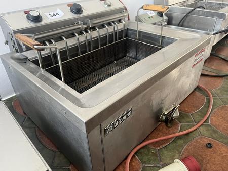 Fritteuse ERFAM 380 V, 3 KW, Korbmaße ca. 55 x 30 x 11 cm, Gesamtmaße: ca. 70 x 60 x 35 cm Fritteuse ERFAM 380 V, 3 KW, Korbmaße ca. 55 x 30 x 11 cm, Gesamtmaße: ca. 70 x 60 x 35 cm