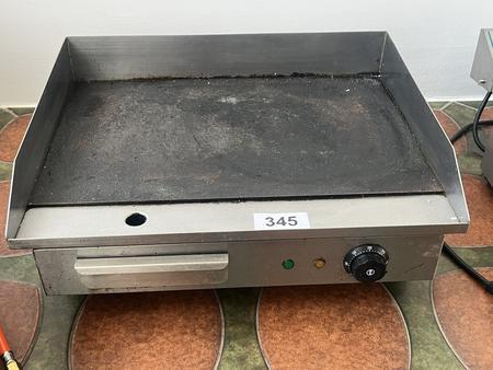 Elektrogrillplatte Maße ca. 55 x 45 x 21 cm, 230 V, 3000 W Elektrogrillplatte Maße ca. 55 x 45 x 21 cm, 230 V, 3000 W