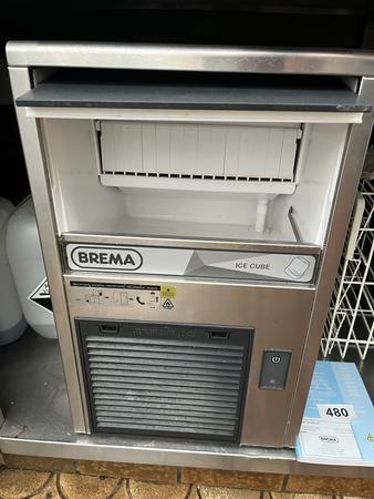 Brema Typ CB 246 A Eiswürfler mit Sammelbehälter, ca. 40 x 48 x 60 cm, 24 kg pro Tag, Luft- oder Wasserkühlung, NP 1.170,00 Brema Typ CB 246 A Eiswürfler mit Sammelbehälter, ca. 40 x 48 x 60 cm, 24 kg pro Tag, Luft- oder Wasserkühlung, NP 1.170,00