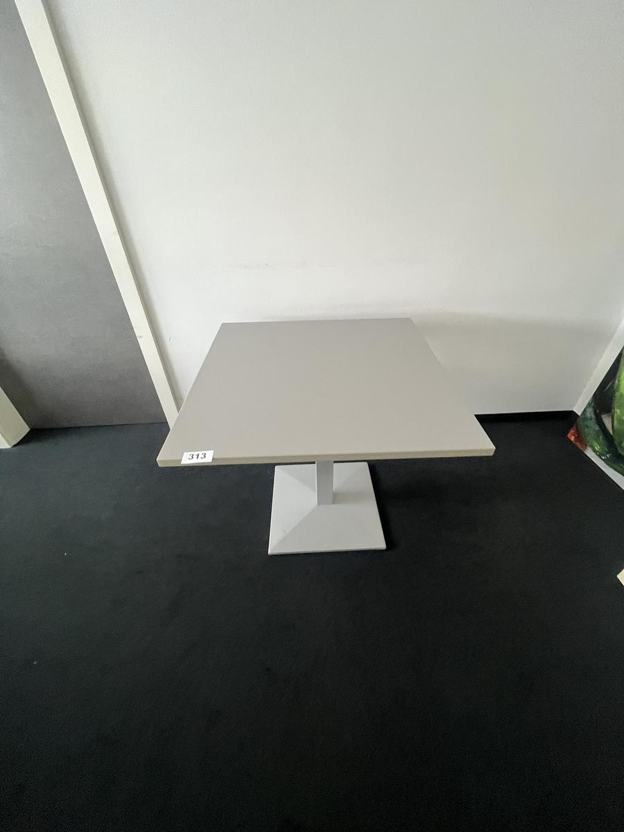 Besprechungstisch 80 x 80 cm?d=2026-05-28 21:40:03