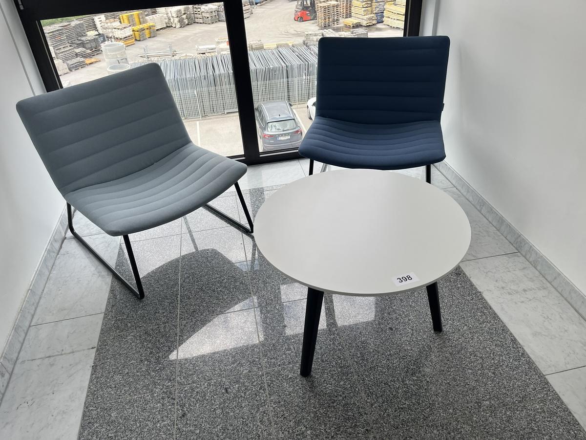 Designersitzbankgruppe mit Tisch, 70 cm DM und 2 St&uuml;hlen?d=2026-05-28 19:37:51
