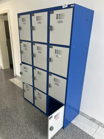Garderobenschrank mit 12 Schlie�f�chern mit Nummercode ca. 120 x 180 cm