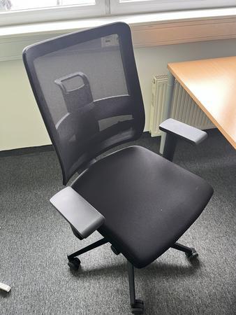 NEUD�RFLER-Viasit Drehstuhl schwarz mit Armlehne