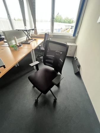 NEUD�RFLER-Viasit Drehstuhl schwarz mit Armlehne