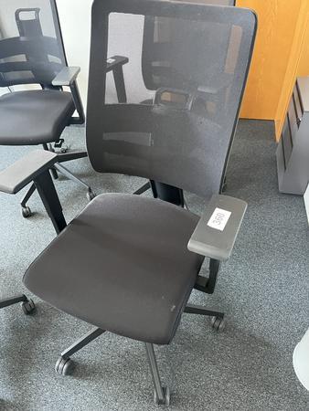 NEUD�RFLER-Viasit Drehstuhl schwarz mit Armlehne