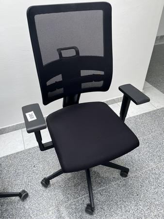 NEUD�RFLER-Viasit Drehstuhl schwarz mit Armlehne