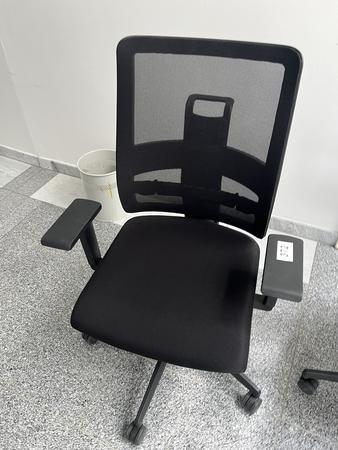 NEUD�RFLER-Viasit Drehstuhl schwarz mit Armlehne