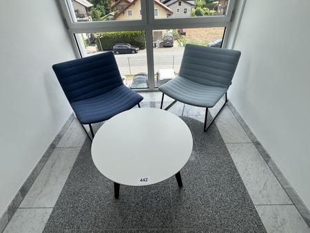 Designersitzbankgruppe mit Tisch, 70 cm DM und 2 St�hlen
